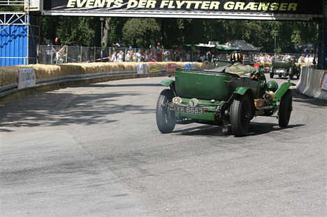 Bentley nr. 3 dryppede benzin i svinget.
(Foto: Anni Hansen)